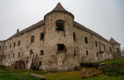 Příběhy z Ravenoru II. – Pod střechou hostince – fotografie 1