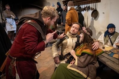 Příběhy z Ravenoru II. – Pod střechou hostince – fotografie 19