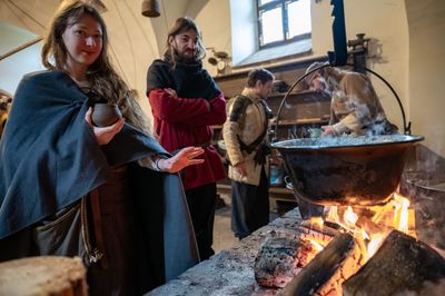 Příběhy z Ravenoru II. – Pod střechou hostince – fotografie 24
