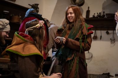 Příběhy z Ravenoru II. – Pod střechou hostince – fotografie 46
