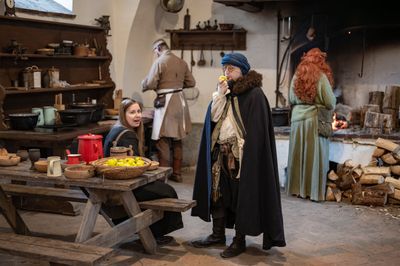 Příběhy z Ravenoru II. – Pod střechou hostince – fotografie 54