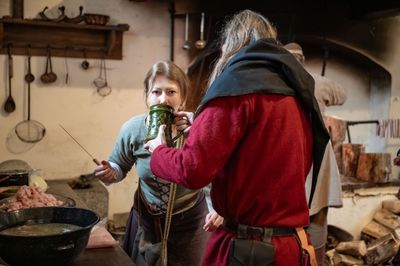Příběhy z Ravenoru II. – Pod střechou hostince – fotografie 61
