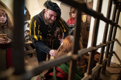 Příběhy z Ravenoru II. – Pod střechou hostince – fotografie 83