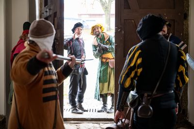 Příběhy z Ravenoru II. – Pod střechou hostince – fotografie 85