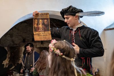 Příběhy z Ravenoru II. – Pod střechou hostince – fotografie 91