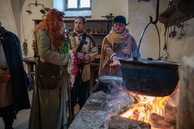Příběhy z Ravenoru II. – Pod střechou hostince – fotografie 93
