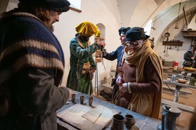 Příběhy z Ravenoru II. – Pod střechou hostince – fotografie 96