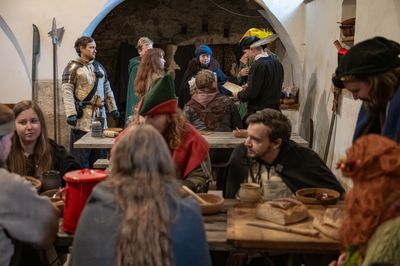 Příběhy z Ravenoru II. – Pod střechou hostince – fotografie 101