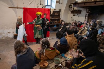 Příběhy z Ravenoru II. – Pod střechou hostince – fotografie 119