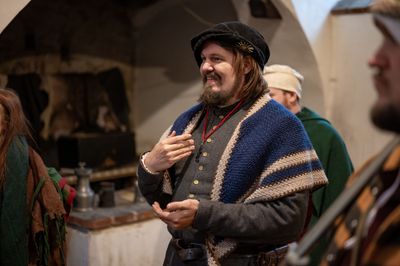 Příběhy z Ravenoru II. – Pod střechou hostince – fotografie 150