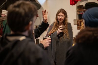 Příběhy z Ravenoru II. – Pod střechou hostince – fotografie 152
