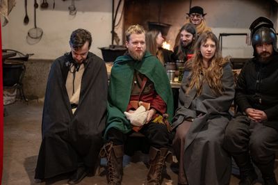 Příběhy z Ravenoru II. – Pod střechou hostince – fotografie 160