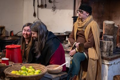 Příběhy z Ravenoru II. – Pod střechou hostince – fotografie 161