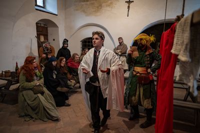 Příběhy z Ravenoru II. – Pod střechou hostince – fotografie 165