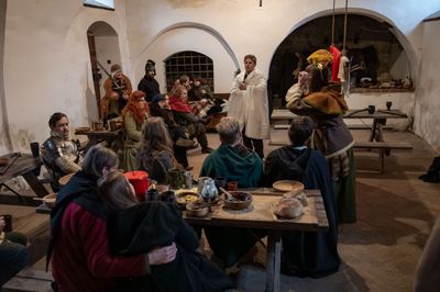 Příběhy z Ravenoru II. – Pod střechou hostince – fotografie 167