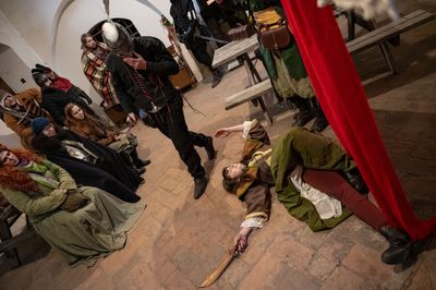Příběhy z Ravenoru II. – Pod střechou hostince – fotografie 172